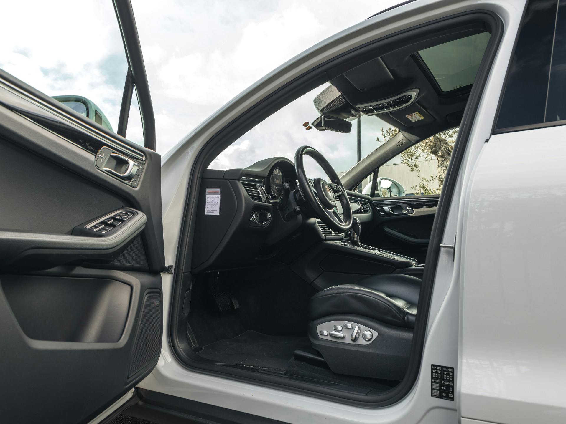Porsche Macan 2.0 | Panoramadak | Bose | Luchtvering | Adaptieve Sportstoelen